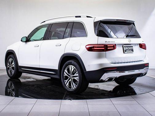 Polar White 2026 Mercedes-Benz GLB 250 4MATIC