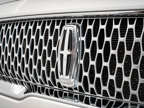 2019 Lincoln Nautilus Select