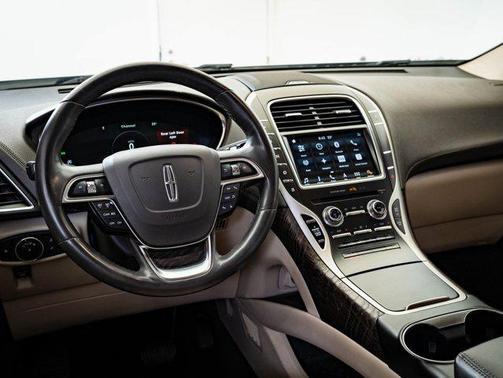 2019 Lincoln Nautilus Select