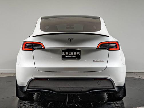 Pearl White Multi-Coat 2022 Tesla Model Y Performance Dual Motor All-Wheel Drive