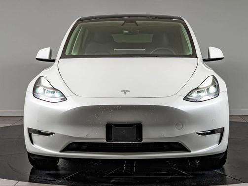 Pearl White Multi-Coat 2022 Tesla Model Y Performance Dual Motor All-Wheel Drive