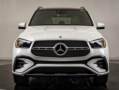 MANUFAKTUR Moonlight White Metallic 2026 Mercedes-Benz GLE 450 4MATIC
