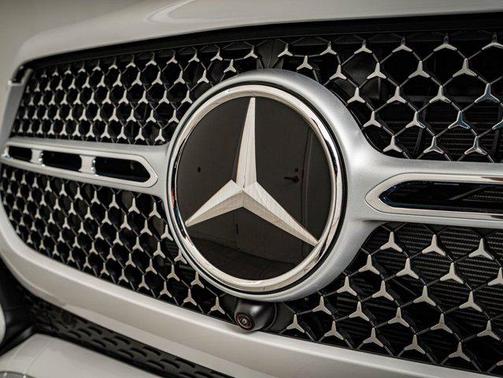 MANUFAKTUR Moonlight White Metallic 2026 Mercedes-Benz GLE 450 4MATIC