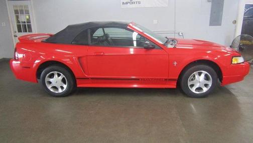 2000 Ford Mustang Base