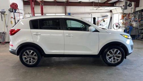 Clear White 2016 Kia Sportage LX