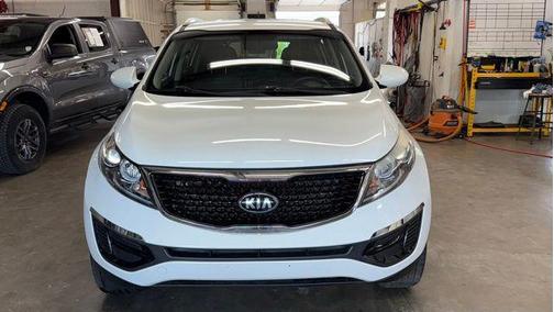 Clear White 2016 Kia Sportage LX