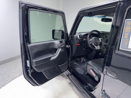 Black Clearcoat 2016 Jeep Wrangler Unlimited Rubicon