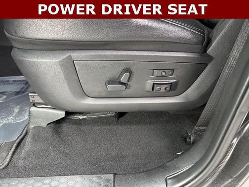 2018 RAM 2500 Laramie Crew Cab 4x4 6'4' Box