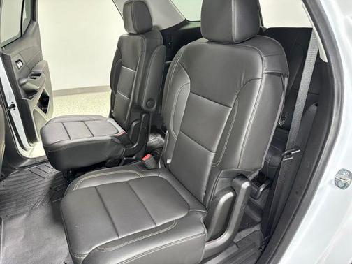 Summit White 2019 Chevrolet Traverse LT