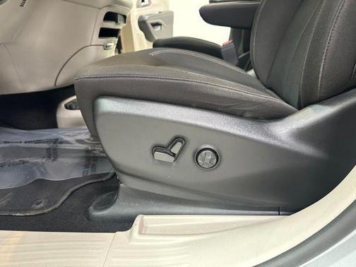 Silver Mist Clearcoat 2022 Chrysler Voyager LX