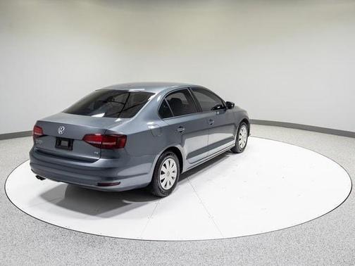 Photo 5 of 29 of 2016 Volkswagen Jetta 1.4T S