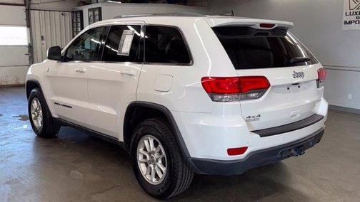 Bright White Clearcoat 2019 Jeep Grand Cherokee Laredo