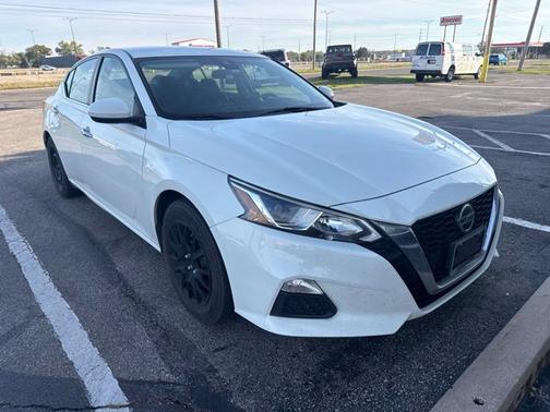 Glacier White 2021 Nissan Altima 2.5 S