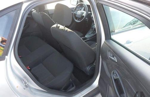 Ingot Silver 2017 Ford Focus SE