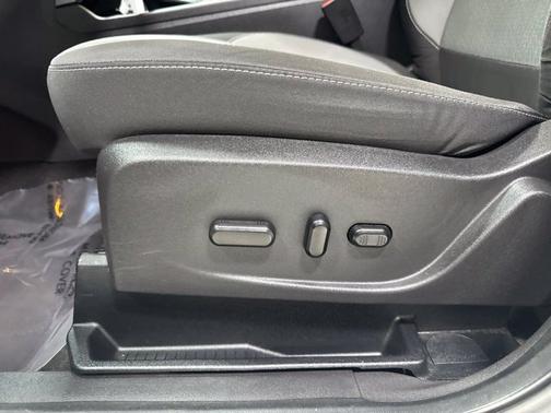 Oxford White 2018 Ford Escape SE