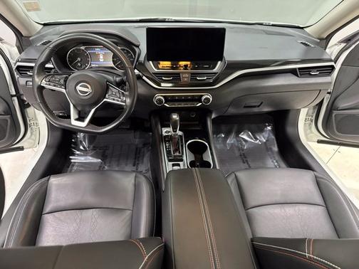 Pearl White Tricoat 2023 Nissan Altima 2.5 SR