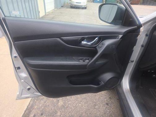 Brilliant Silver 2017 Nissan Rogue SL