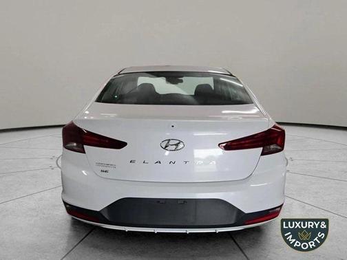 2019 Hyundai ELANTRA SE