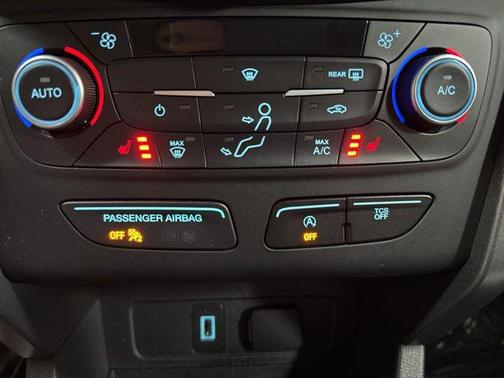 White Gold Metallic 2018 Ford Escape SE