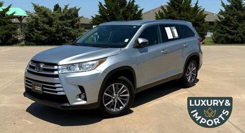 Celestial Silver Metallic 2019 Toyota Highlander XLE