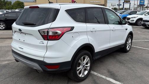 Oxford White 2017 Ford Escape SE
