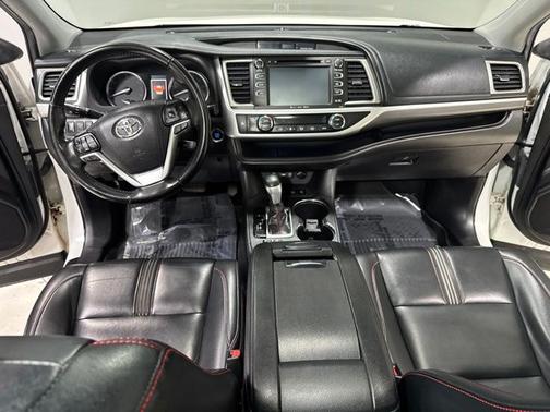 Blizzard Pearl 2019 Toyota Highlander SE