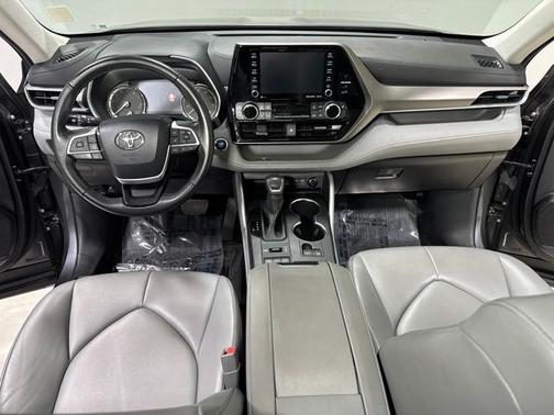 Magnetic Gray Metallic 2022 Toyota Highlander XLE