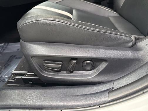 Ice Cap 2025 Toyota Camry SE