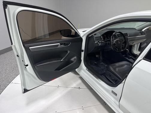 2018 Volkswagen Passat 2.0T R-Line