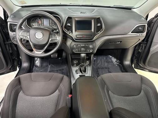 Diamond Black Crystal Pearlcoat 2019 Jeep Cherokee Latitude