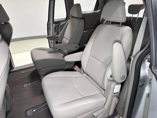 Silky Silver 2018 Kia Sedona L