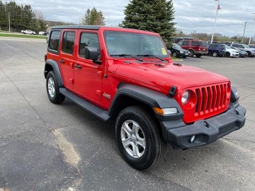 Photo 1 of 32 of 2019 Jeep Wrangler Unlimited Sport