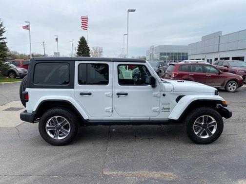 Photo 2 of 33 of 2020 Jeep Wrangler Unlimited Sahara