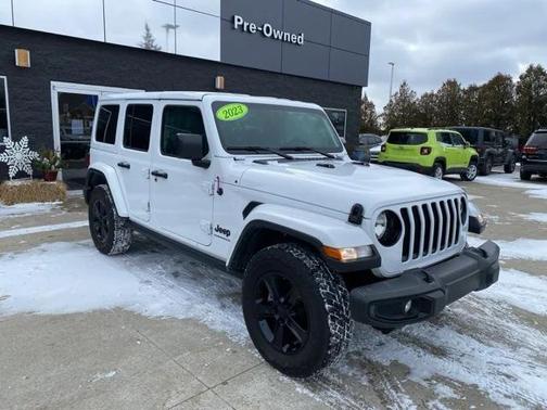Bright White Clearcoat 2023 Jeep Wrangler 4-Door Sahara Altitude 4x4 SUV