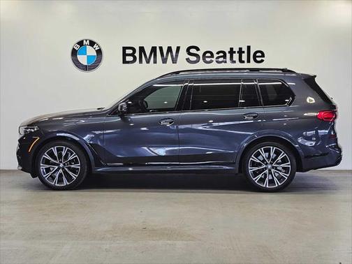 2022 BMW X7 M50i
