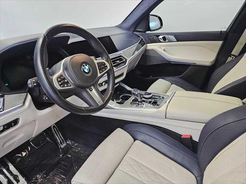 2022 BMW X7 M50i