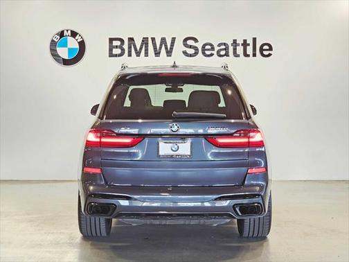 2022 BMW X7 M50i