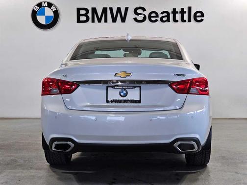 Iridescent Pearl Tricoat 2017 Chevrolet Impala Premier 2LZ