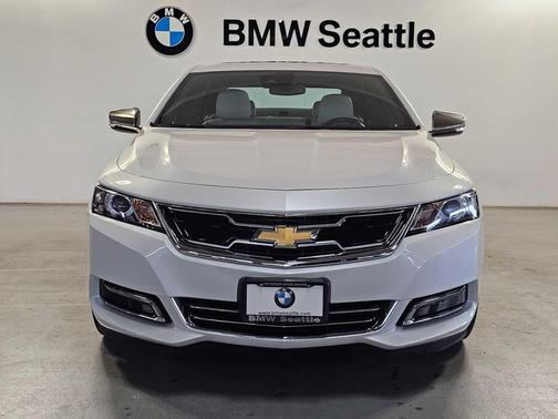 Iridescent Pearl Tricoat 2017 Chevrolet Impala Premier 2LZ