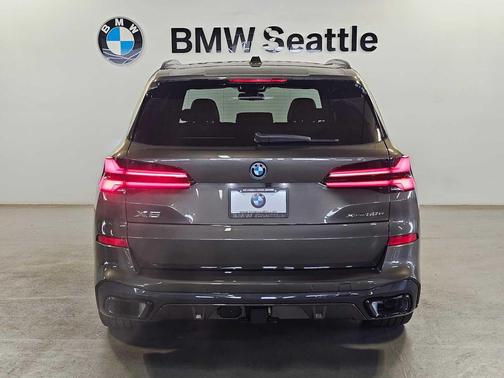 Manhattan Green Metallic 2026 BMW X5 PHEV xDrive50e