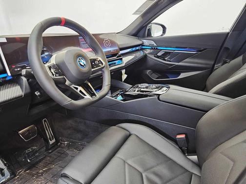 2025 BMW i5 M60