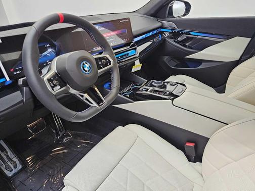2025 BMW i5 M60