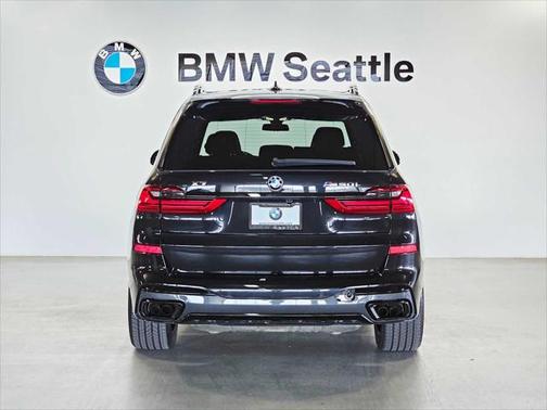 2022 BMW X7 M50i