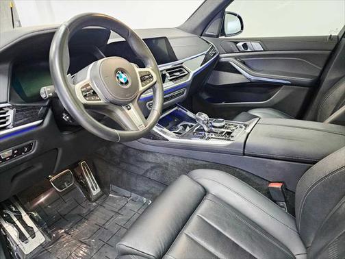2022 BMW X7 M50i
