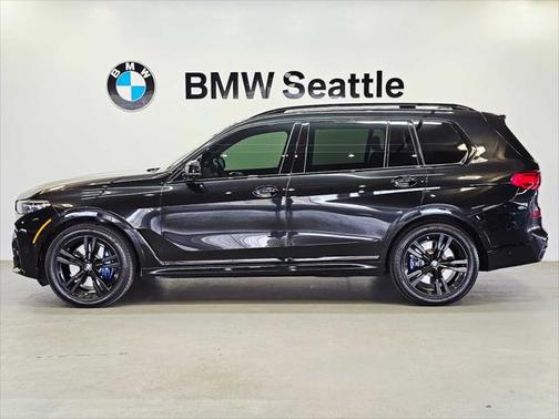2022 BMW X7 M50i