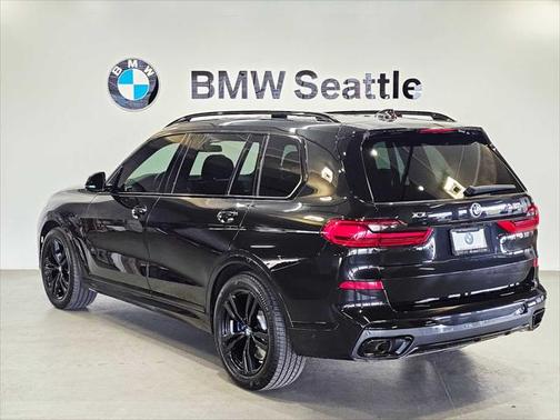 2022 BMW X7 M50i