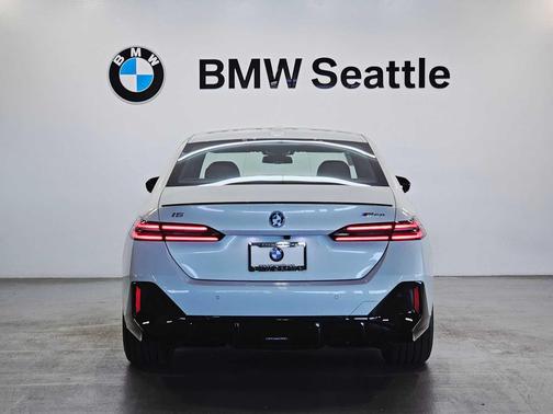 2025 BMW i5 M60
