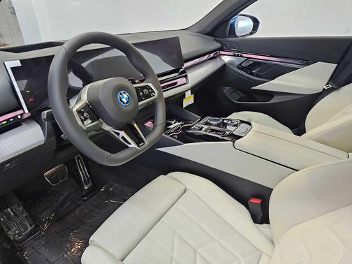 2026 BMW 550e xDrive