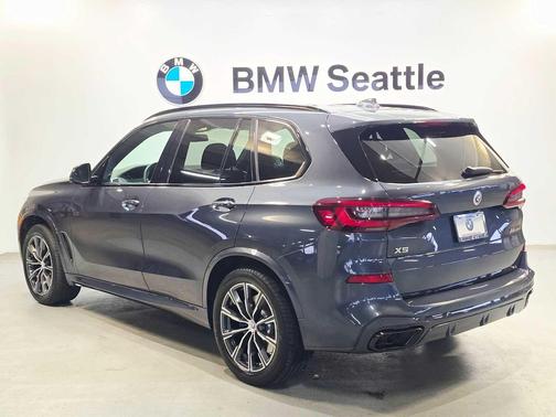 2022 BMW X5 M50i