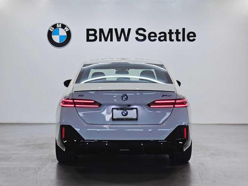 2025 BMW i5 M60